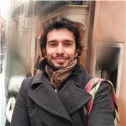 Sono dottore in Diritti umani e stand-up comedian. Farò tutto per rendere le lezioni divertenti, piacevoli e interessanti.